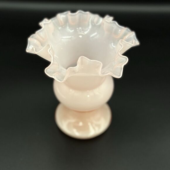 Vintage Fenton Peach Pink Art Glass Ruffle Vase - Cottagecore Vase - Picture 4 of 12